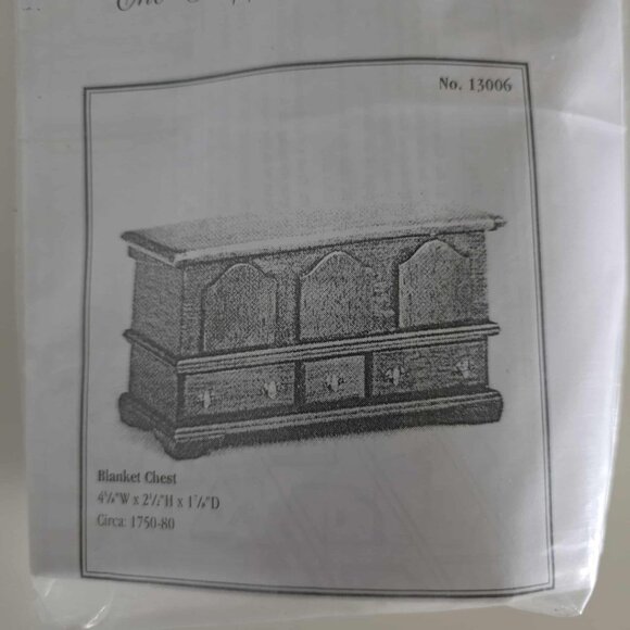 NWT Houseworks Shenandoah Designs Blanket Chest Doll House Miniature Kit - Picture 4 of 4